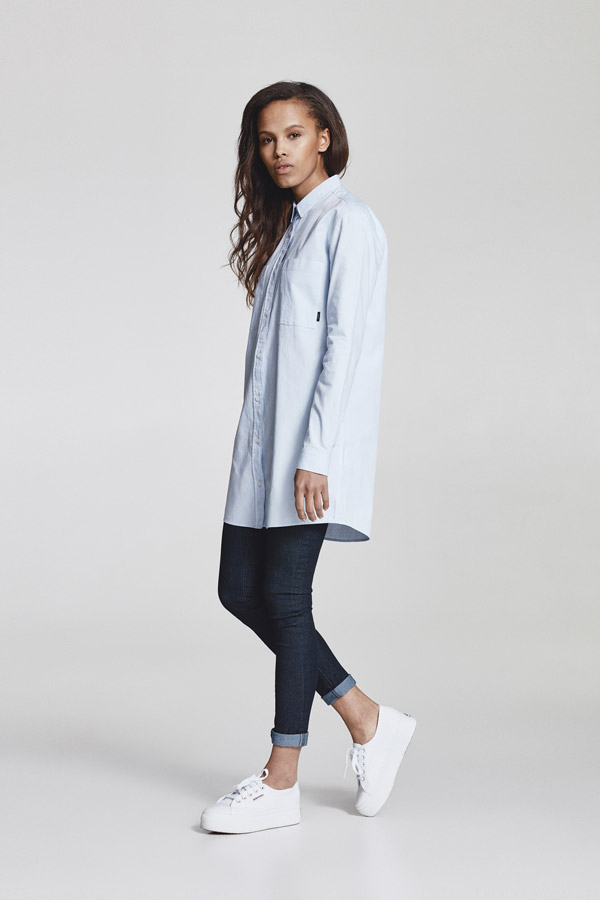 Makia — dlouhá dámská košile s dlouhými rukávy — světle modrá — jaro 2018 — dámské oblečení