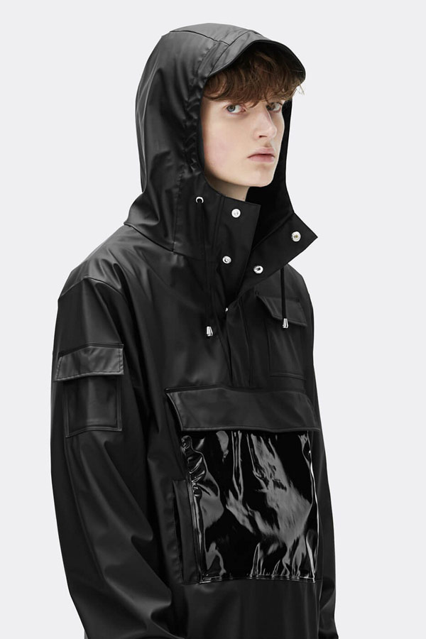 Rains — pánský anorak s kapucí — nepromokavý — černý — bunda bez zipu, přes hlavu — mens black anorak — Expressions