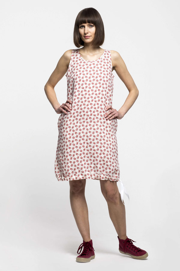 K.BANA — dámské letní tílkové šaty nad kolena — lněné — červený vzor, vlaštovky