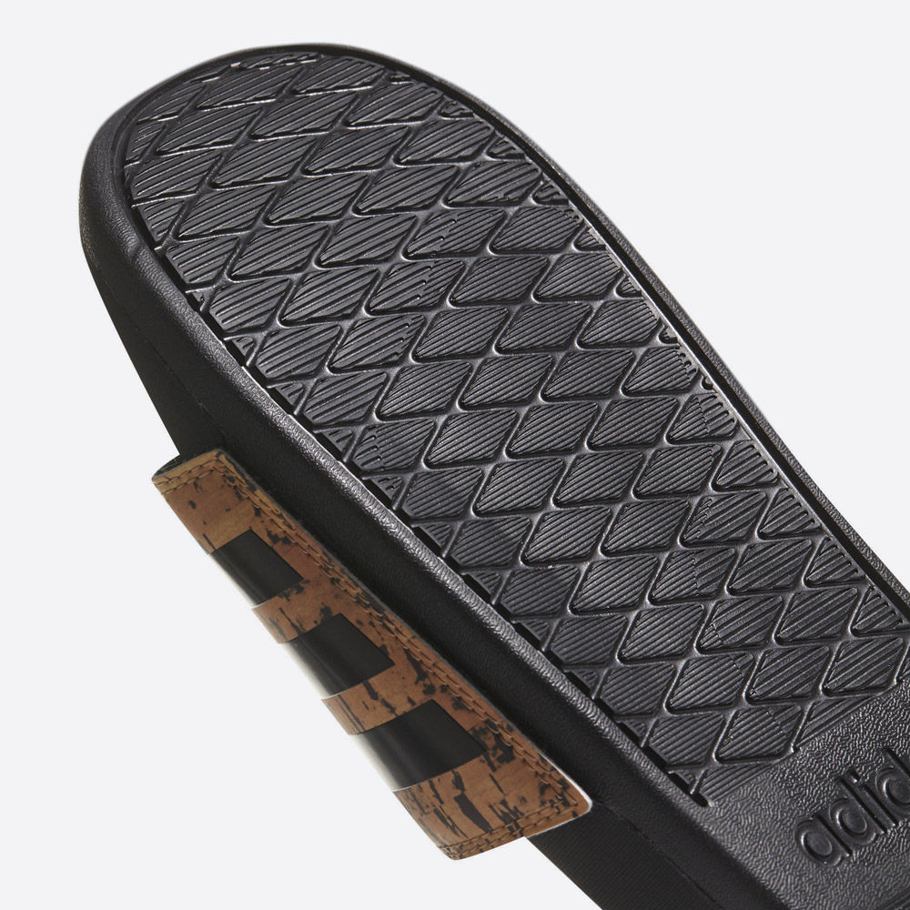 adidas Originals Adilette — Cloudfoam Plus Cork — pánské pantofle — nazouváky — podrážka — detail