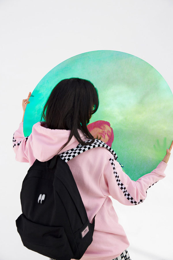 Vans x Lazy Oaf — černý batoh Eyeball Backpack — dámská růžová mikina s kapucí Of The Wall Lazy Hodie