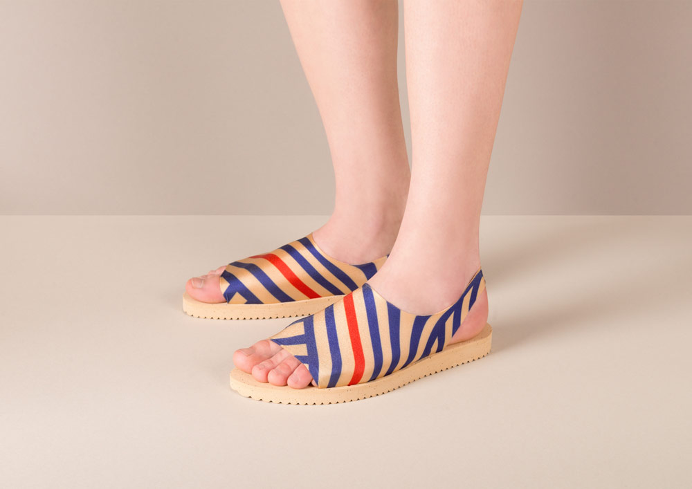PLOVE — dámské sandály — zlaté s modrými linkami — sandálky
