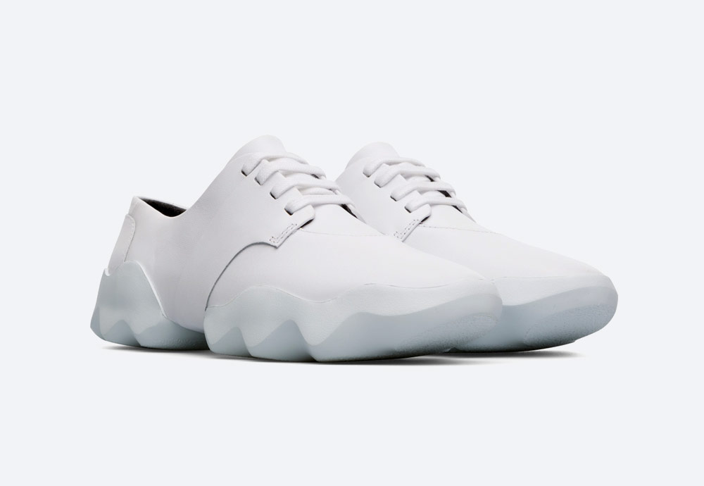 Camper Dub — dámské tenisky — futuristicke — minimalisticke — letní boty — bílé — sneakers