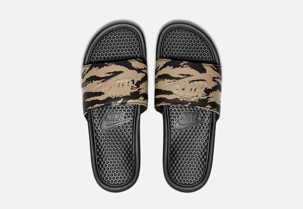 Nike Benassi JDI — pánské pantofle — maskáčové — hnědé — nazouváky — mens camo slides