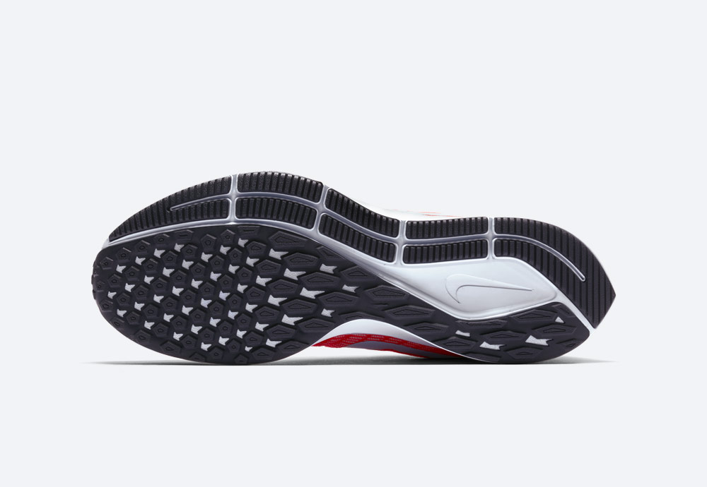 Nike Air Zoom Pegasus 35 — běžecké boty — podrážka — detail — running shoes