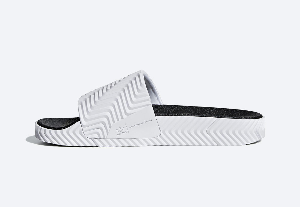 adidas Originals by Alexander Wang Adilette — pantofle — letní nazouváky — bílé — dámské, pánské