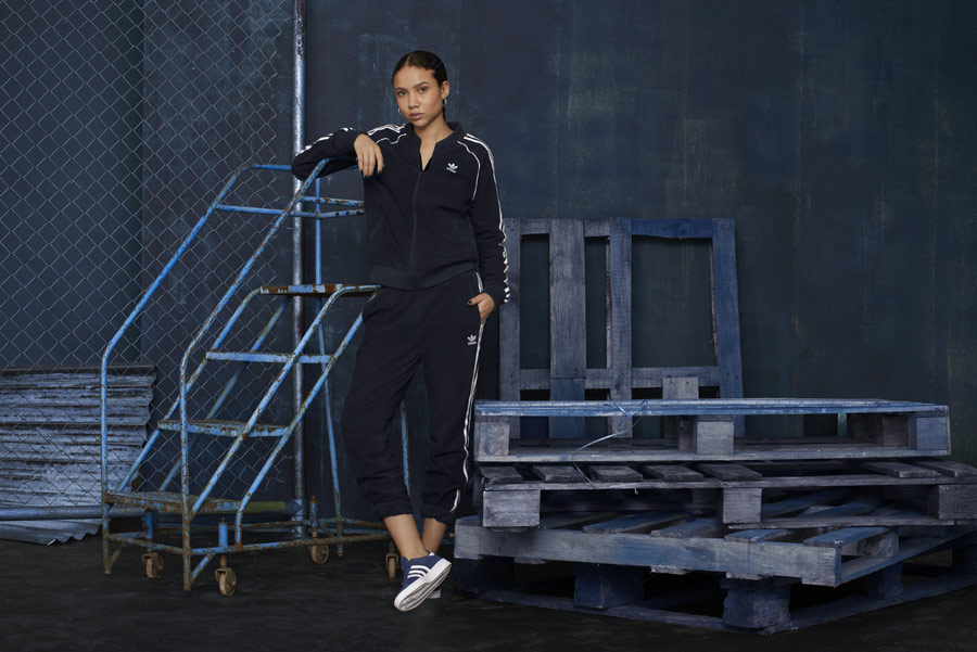 adidas Originals adicolor — dámské tmavě modré tepláky — dámská tmavě modrá tepláková bunda — modré tenisky Campus — sportovní oblečení — podzim/zima 2018 — sportswear