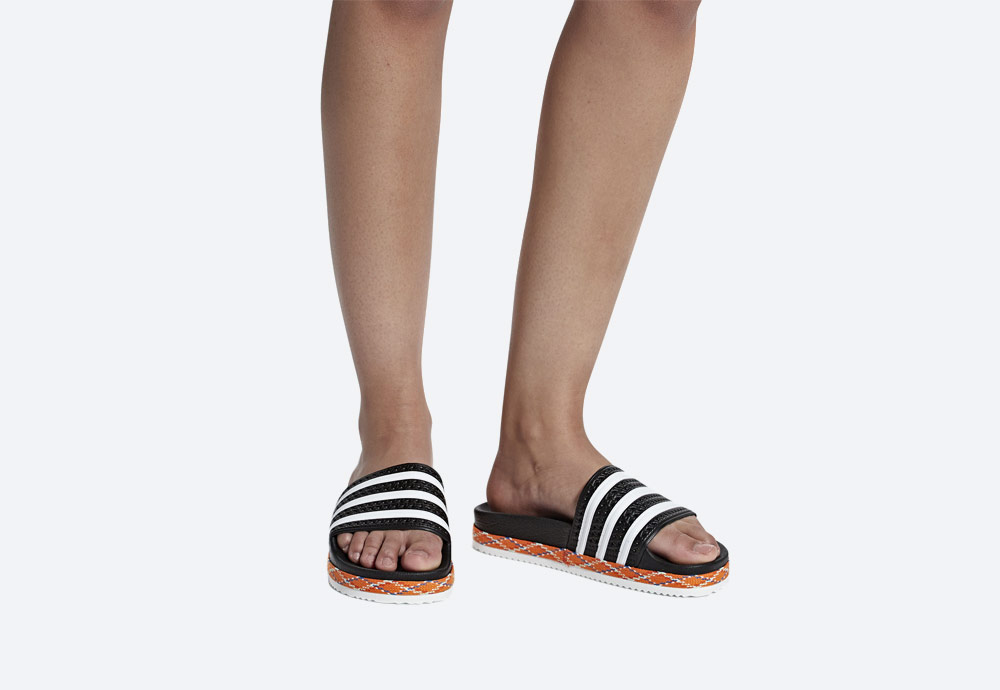 adidas Originals Adilette Bold — pantofle na platformě — dámské nazouváky — černé, zdobené — womens black platform slides