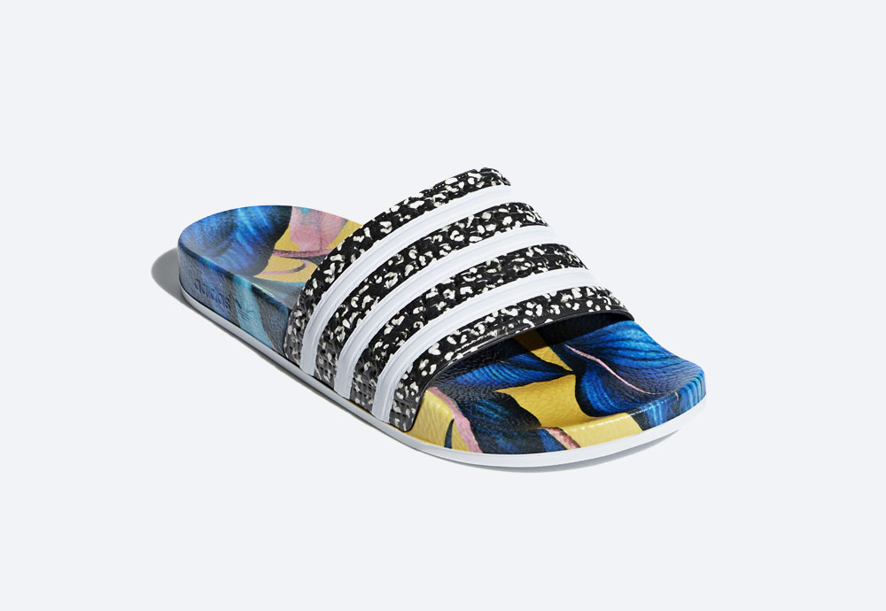 adidas Originals Adilette — letní nazouváky — dámské pantofle — modré, barevné — womens colorful slides