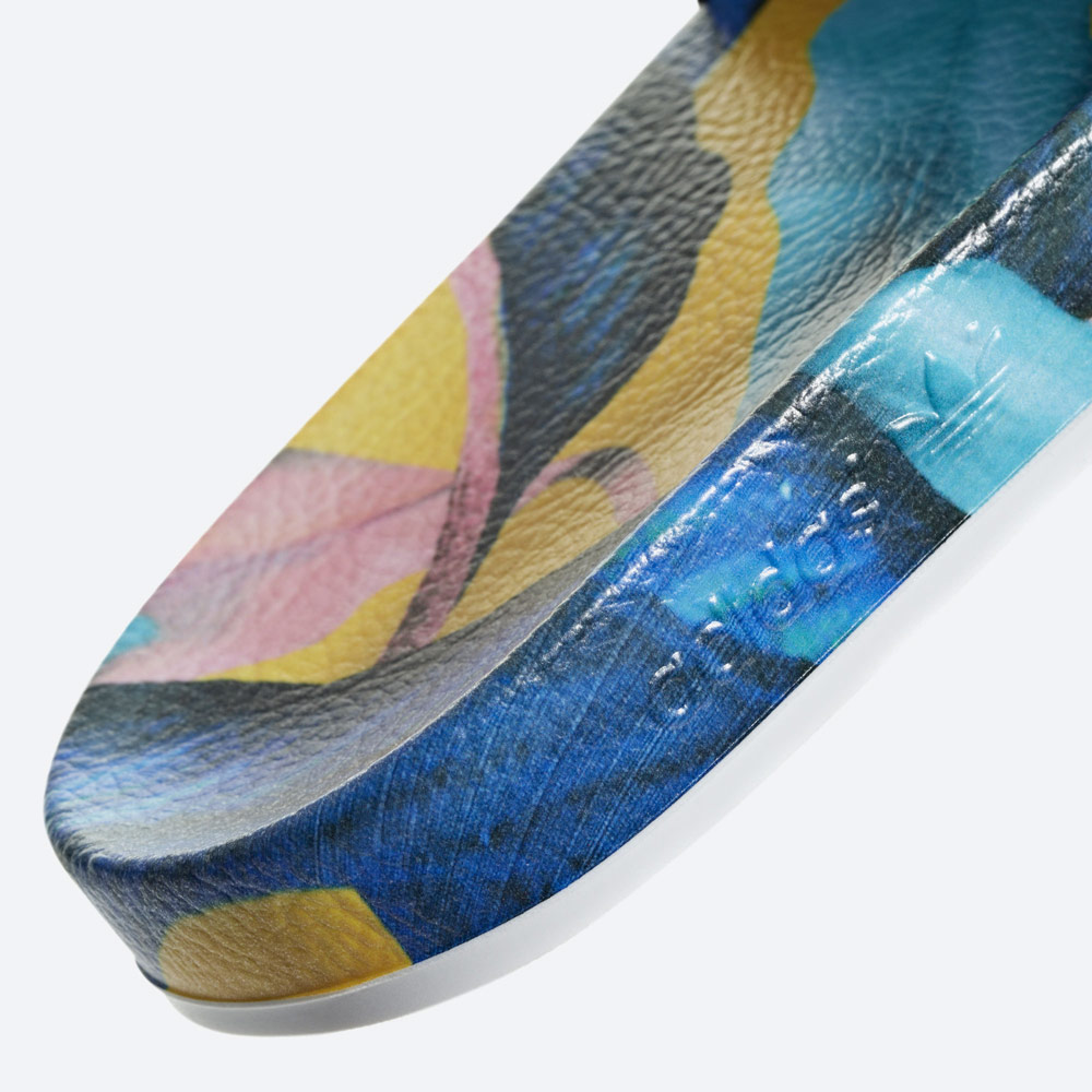 adidas Originals Adilette — letní nazouváky — dámské pantofle — modré, barevné — womens colorful slides — detail