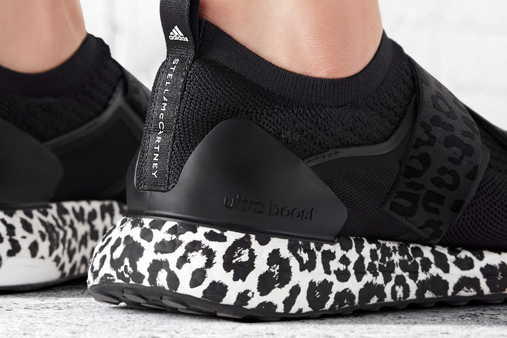 adidas by Stella McCartney — černé boty ULTRABOOST X s leopardím vzorem — funkční sportovní oblečení — podzim/zima 2018