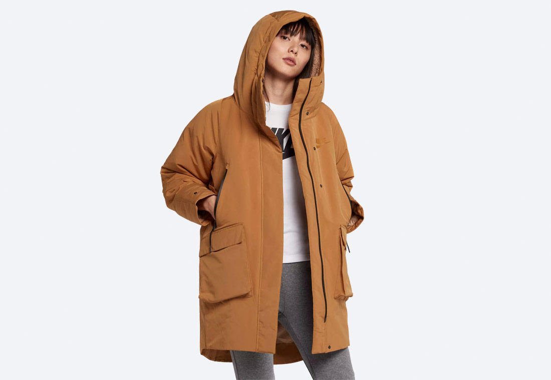 Nike Sportswear Tech Pack Down-Fill — dámská parka — zimní bunda s kapucí — hnědá, písková — brown women’s winter jacket