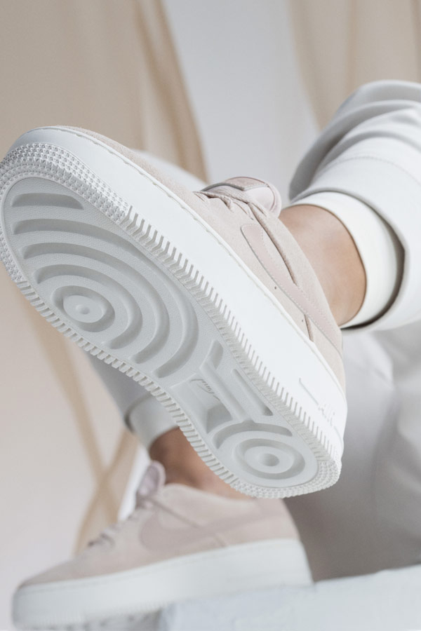 Nike Air Force 1 Sage Low — dámské boty — tenisky — sneakers — béžové — lookbook