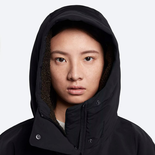 Nike Sportswear Tech Pack Down-Fill — dámská parka — zimní bunda s kapucí — detail kapuce