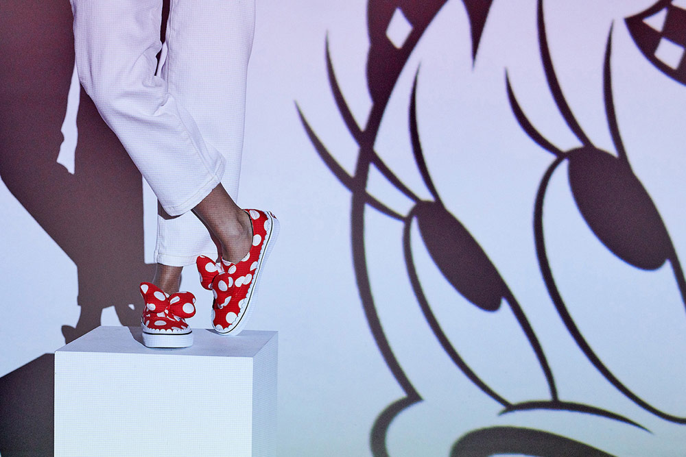 Vans x Disney — Mickey Mouse — červené tenisky Slip-on bez tkaniček s mašlí