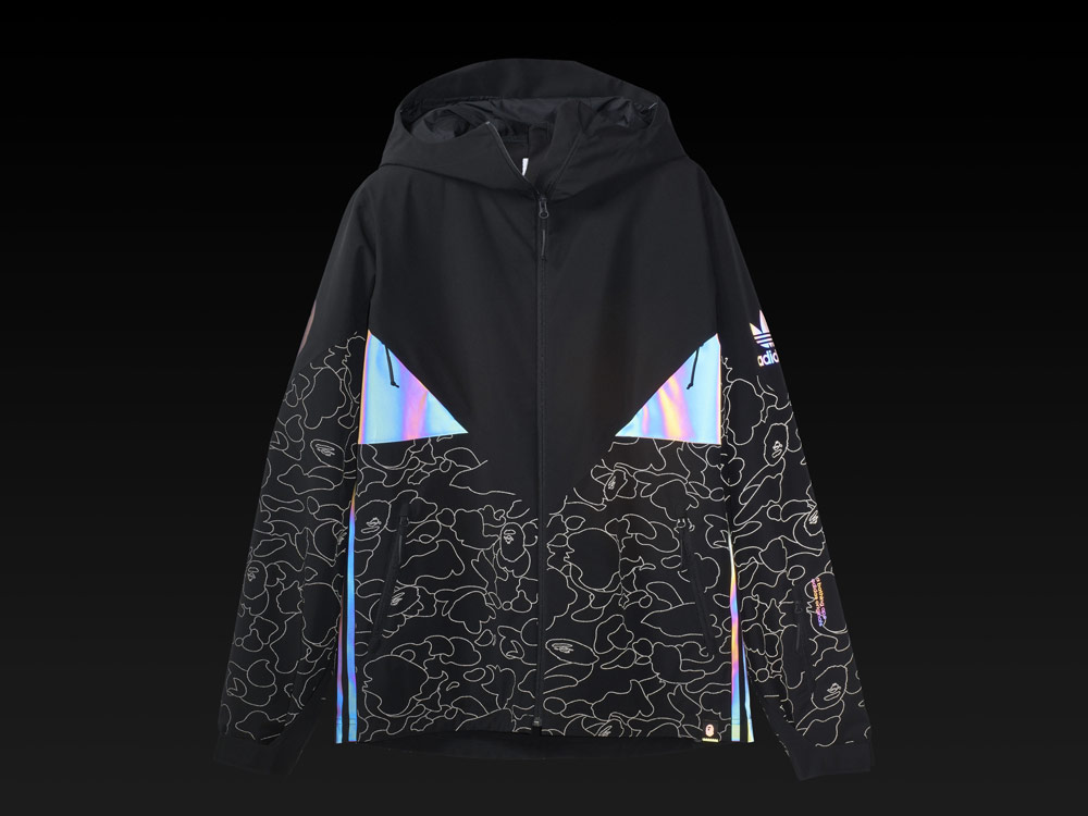 adidas Snowboarding by BAPE® — snowboardová bunda Snow Jacket s kapucí — černá se vzorem