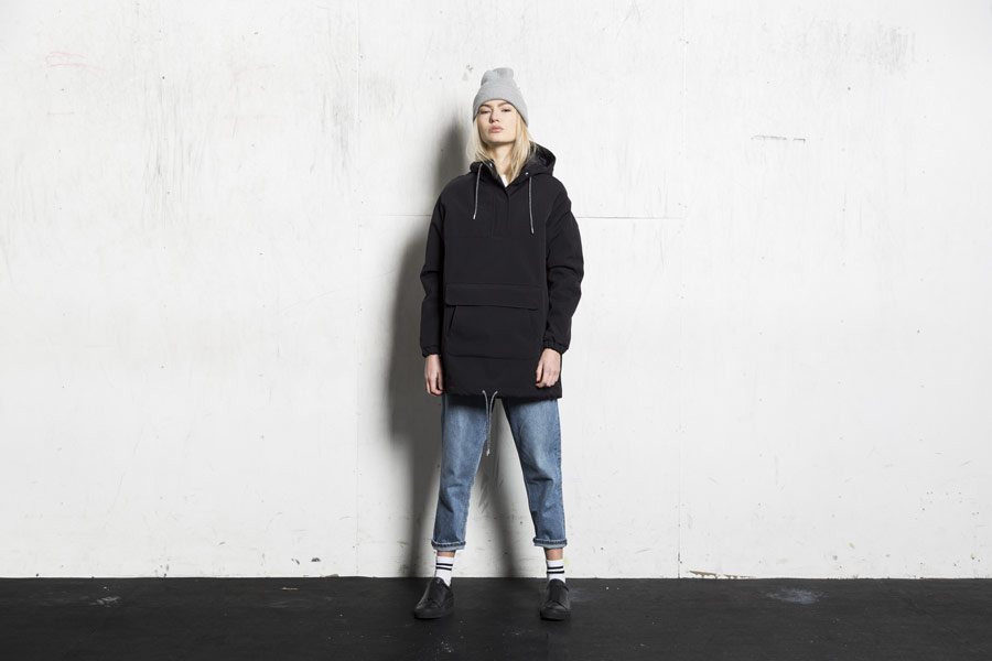 Selfhood — zimní bunda přes hlavu s kapucí — dámská — černá