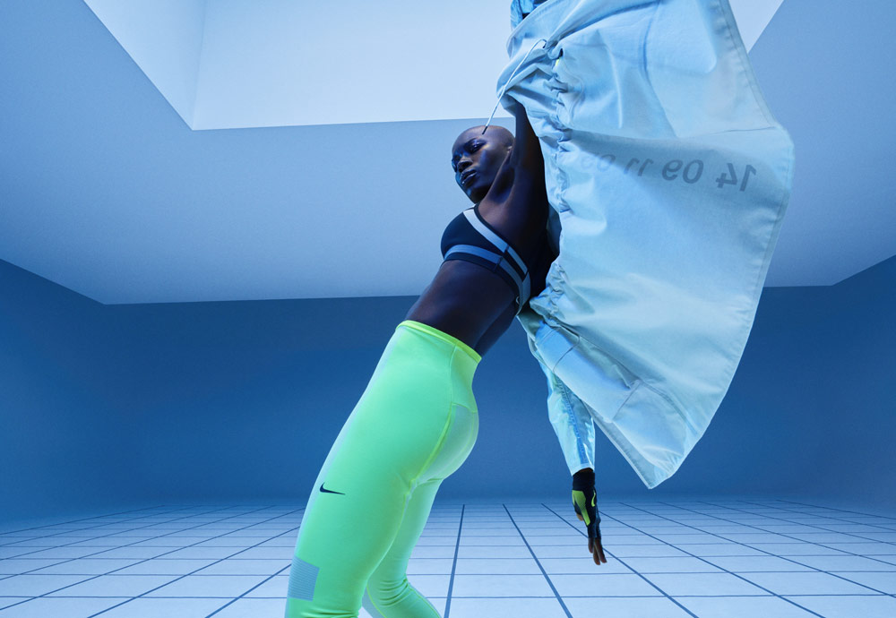 Nike Tech Pack Spring 2019 — sprotovní oblečení — běžecké legíny křiklavě žluto-zelené — sportovní podprsenka