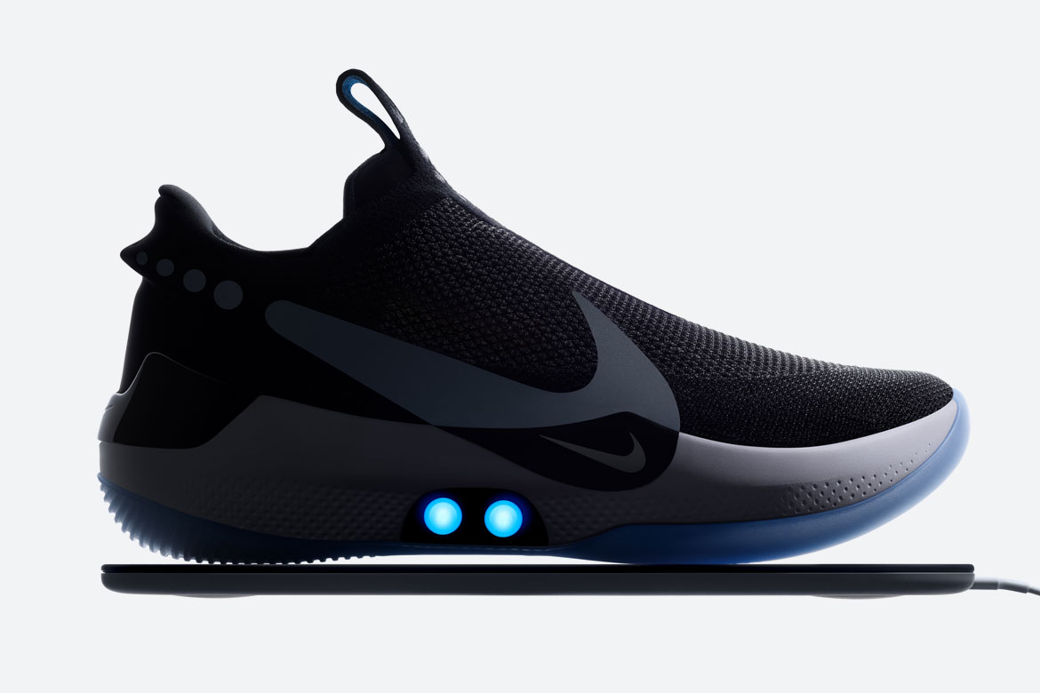 Nike Adapt BB — basketbalové boty — samozavazovací — svítící, elektronické — Hi-Tech basketball sneakers — sportovní obuv — Fit Adapt