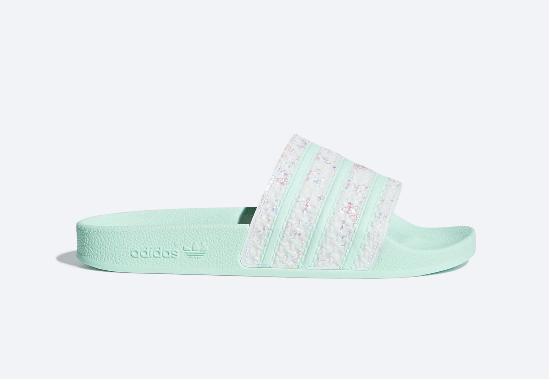 adidas Originals Adilette — dámské pantofle — nazouváky — světle zelené, pastelové — perleťové, zdobené
