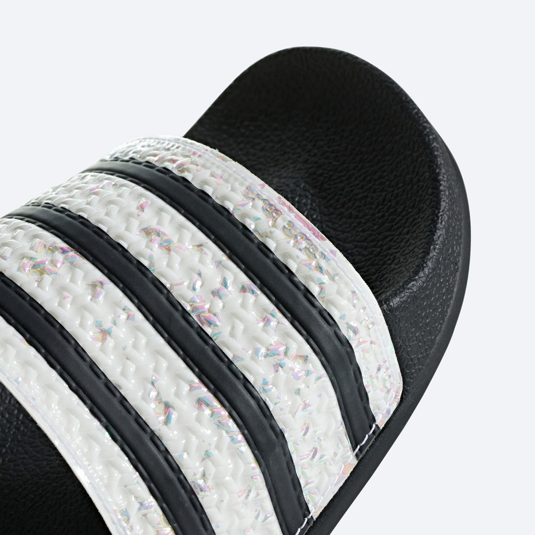 adidas Originals Adilette — dámské pantofle — nazouváky — bílo-černé — perleťové, zdobené