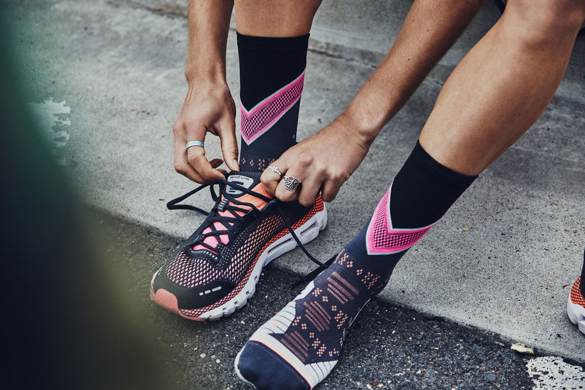 Under Armour HOVR Infinite — běžecké boty — tenisky — růžové (Jet Gray/Mojo Pink) — dámské — running shoes