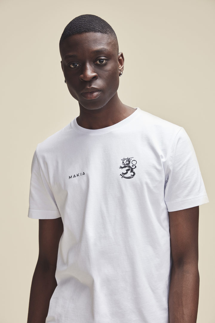 Makia — bílé tričko s malým potiskem — pánské — jaro/léto 2019