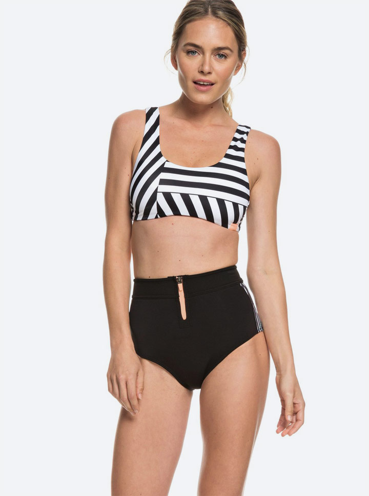 Roxy — Pop Surf 2019 — dámské dvoudílné plavky — černé neoprenové kalhotky s vysokým pasem — bikiny top — černo-bílá pruhovaná plavková podprsenka (bra)
