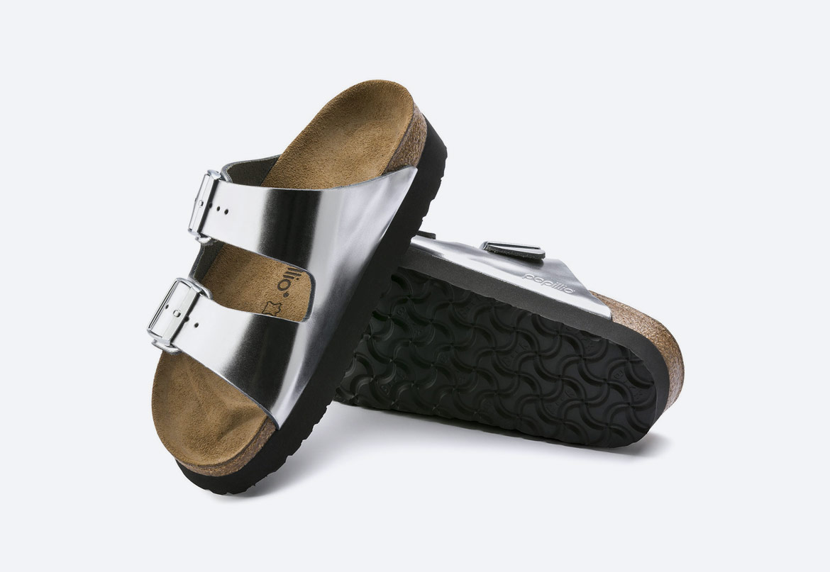 Birkenstock — dámské pantofle na platformě — Arizona Platform — letní korkové nazouváky — stříbrné, metalické