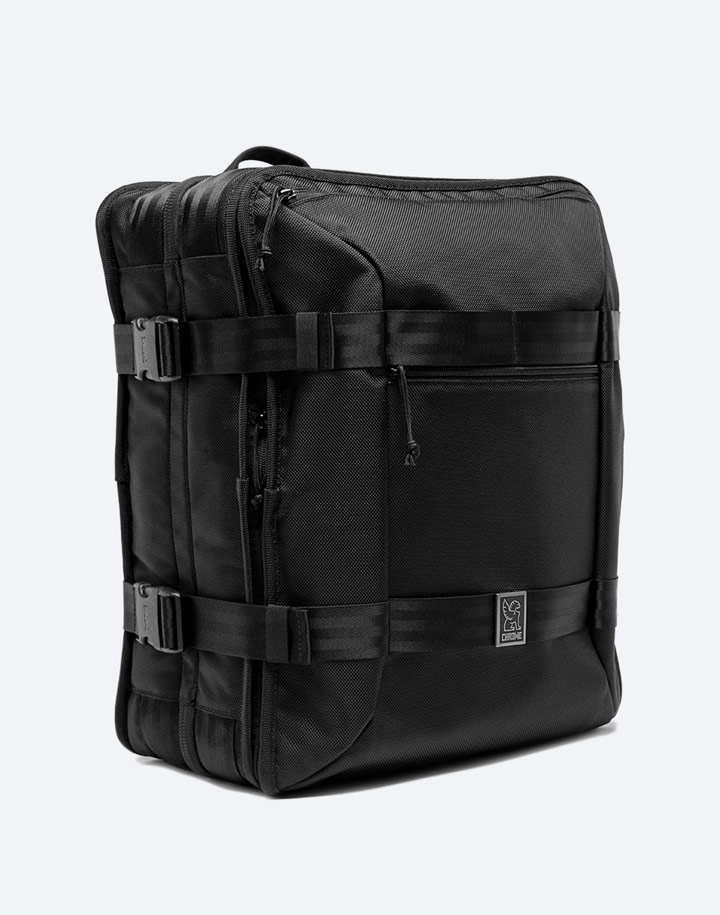Chrome Industries — městský cyklistický batoh — Macheto Travel Pack — urban cyclist backpack — černý
