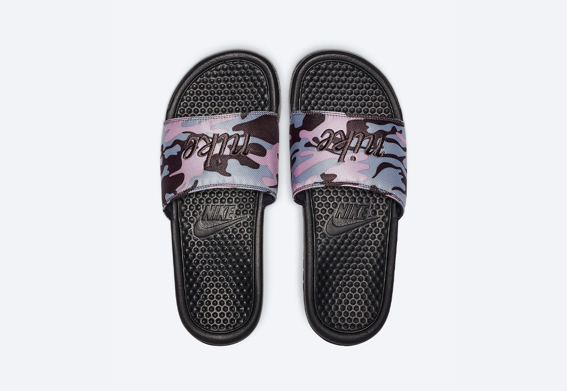 Nike Benassi JDI TXT SE — maskáčové pantofle — dámské — fialové — nazouváky