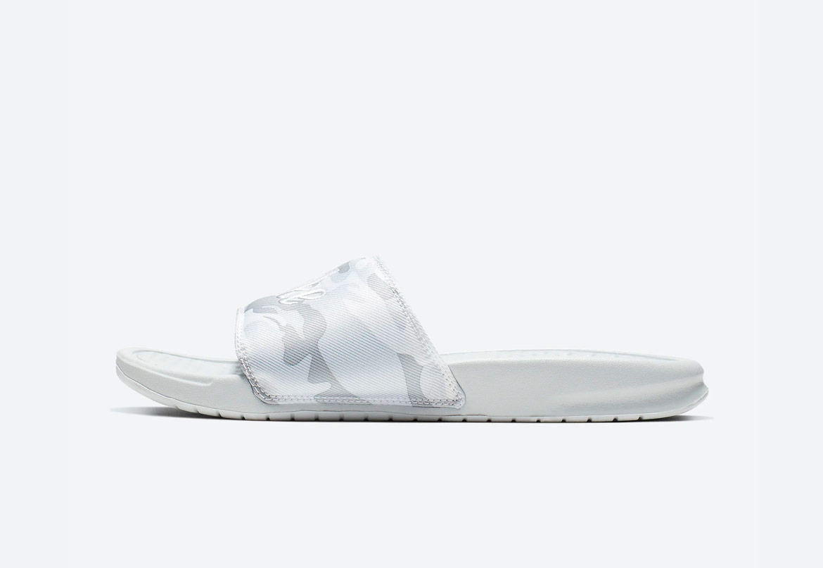 Nike Benassi JDI TXT SE — maskáčové pantofle — dámské — šedé — nazouváky