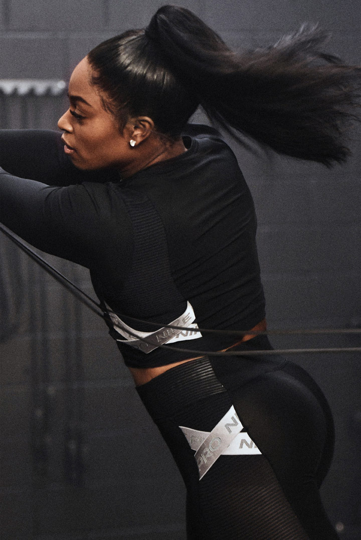 Nike Pro — fitness legíny — černé fitness dámské tričko s dlouhými rukávy