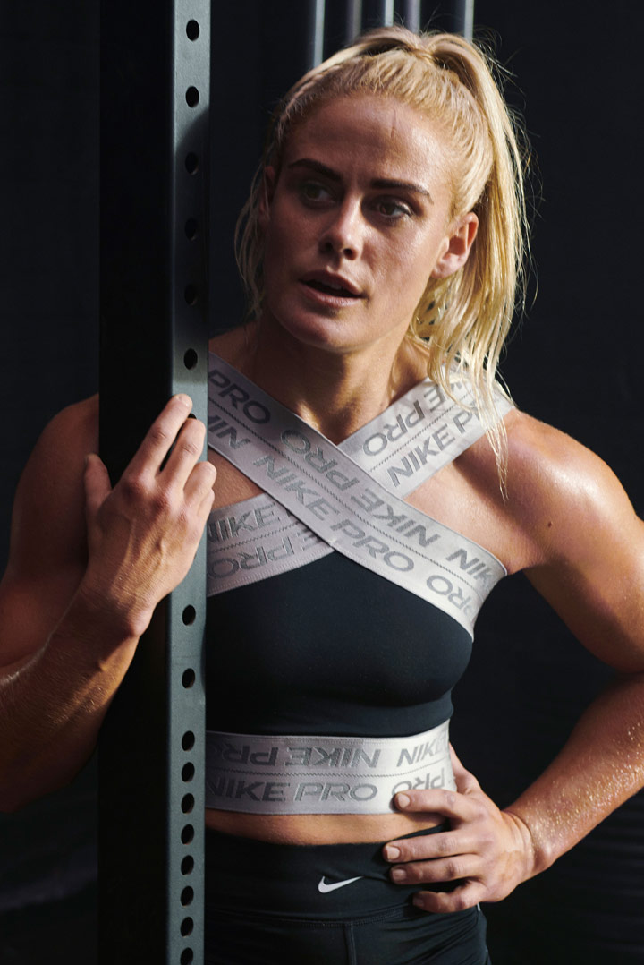 Nike Pro — dámský fitness tank top — černý, bílý