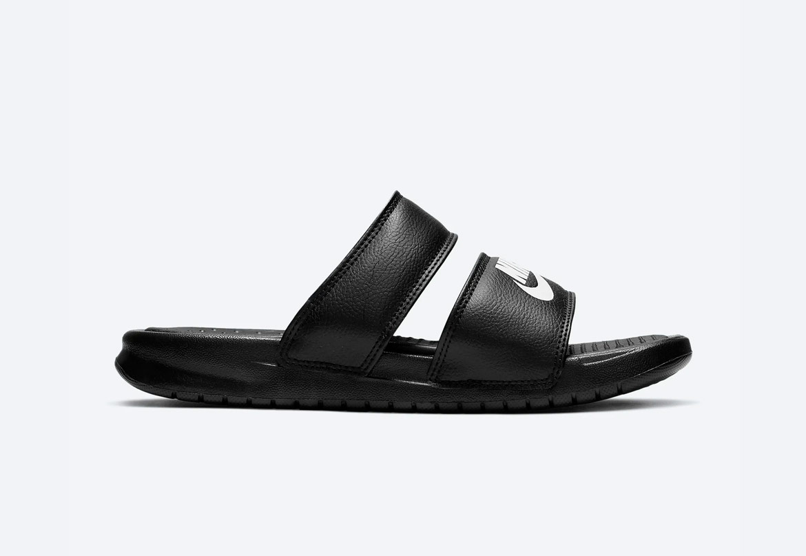 Nike Benassi Duo Ultra — dámské pantofle — černé (black) — nazouváky s dvojitým páskem
