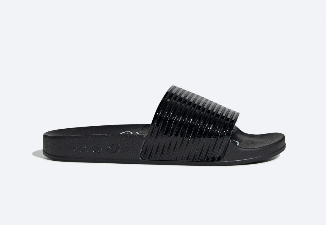 adidas Originals Adilette — dámské — pantofle — černé, lesklé — nazouváky — slides
