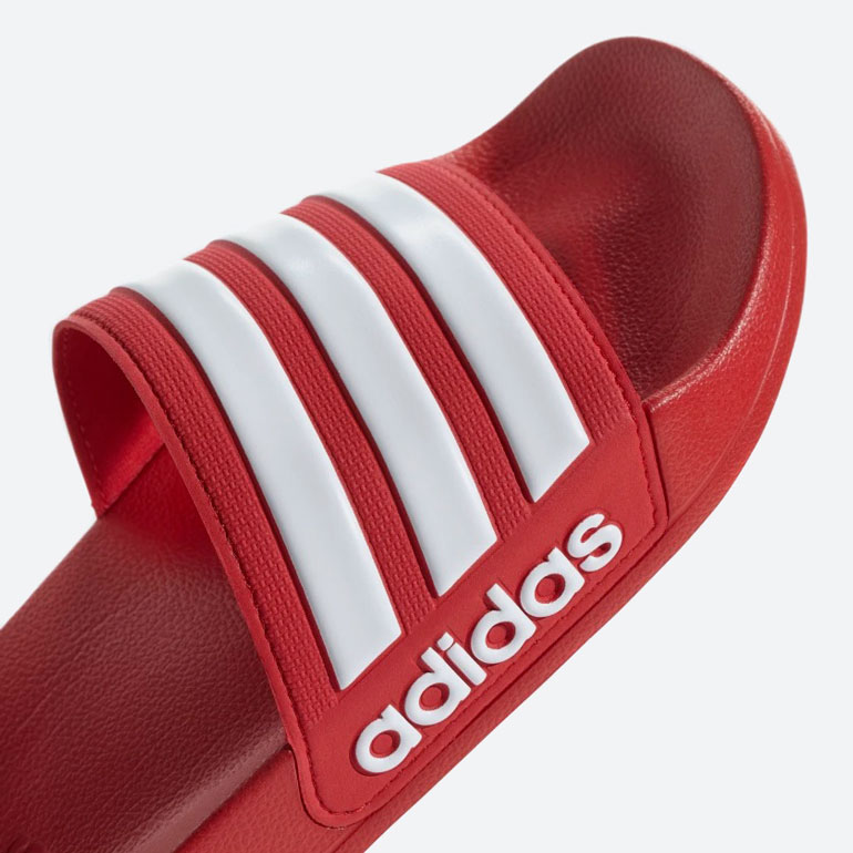 adidas Originals Adilette Cloudfoam — pantofle — nazouváky — červené — dámské, pánské — slides — detail pásku, stélky